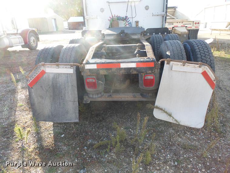 image for item DB8081 2000 Peterbilt 377 semi truck