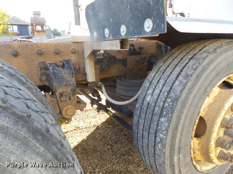 image for item DB8081 2000 Peterbilt 377 semi truck