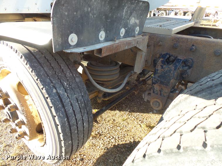 image for item DB8081 2000 Peterbilt 377 semi truck