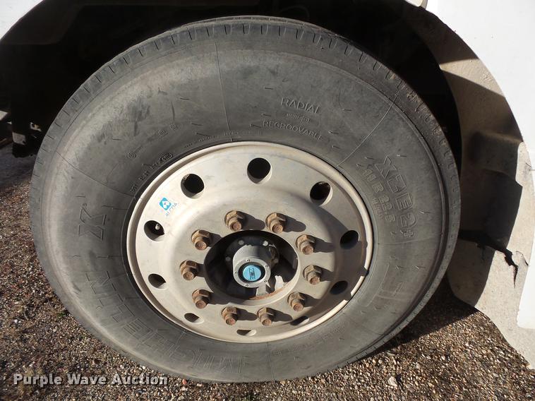 image for item DB8081 2000 Peterbilt 377 semi truck