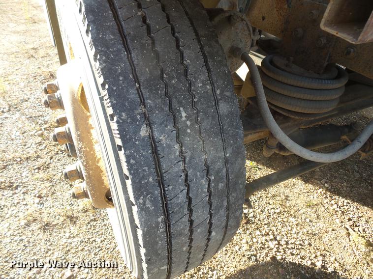 image for item DB8081 2000 Peterbilt 377 semi truck