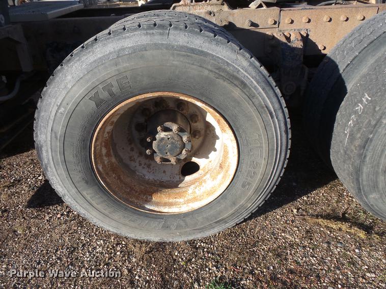 image for item DB8081 2000 Peterbilt 377 semi truck