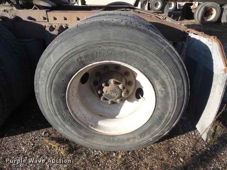 image for item DB8081 2000 Peterbilt 377 semi truck