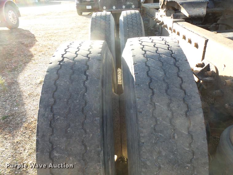 image for item DB8081 2000 Peterbilt 377 semi truck