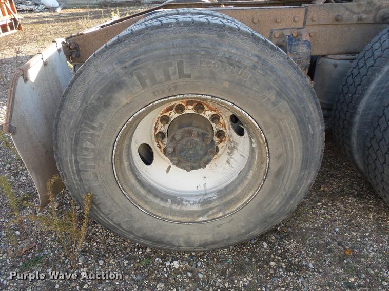 image for item DB8081 2000 Peterbilt 377 semi truck