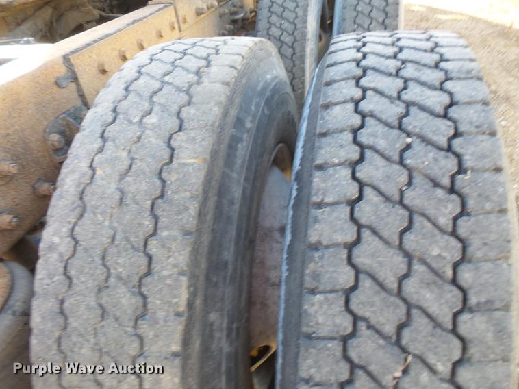 image for item DB8081 2000 Peterbilt 377 semi truck