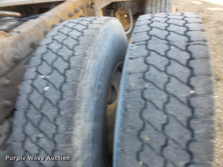 image for item DB8081 2000 Peterbilt 377 semi truck