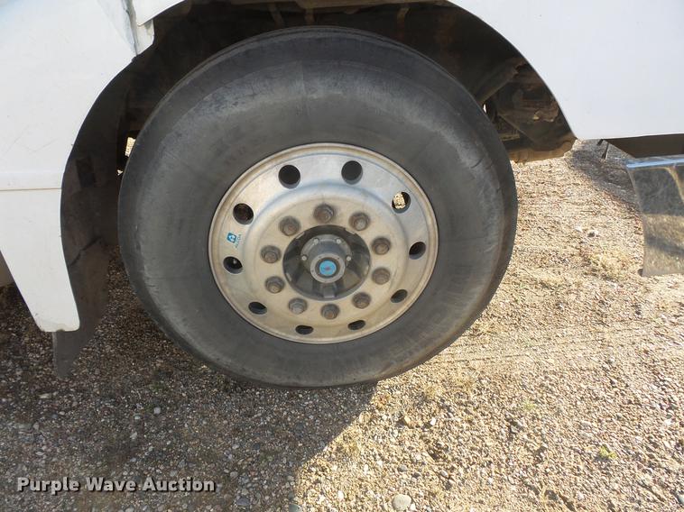 image for item DB8081 2000 Peterbilt 377 semi truck