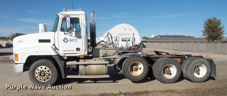 image for item DB8082 2001 Mack CH613 semi truck