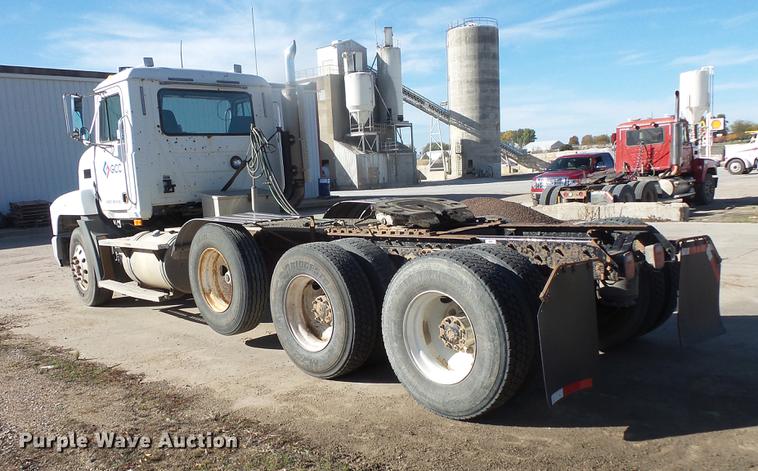 image for item DB8082 2001 Mack CH613 semi truck