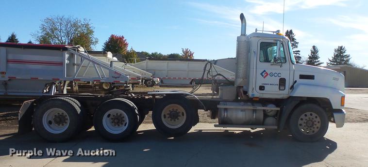 image for item DB8082 2001 Mack CH613 semi truck