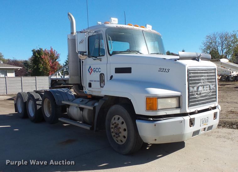 image for item DB8082 2001 Mack CH613 semi truck
