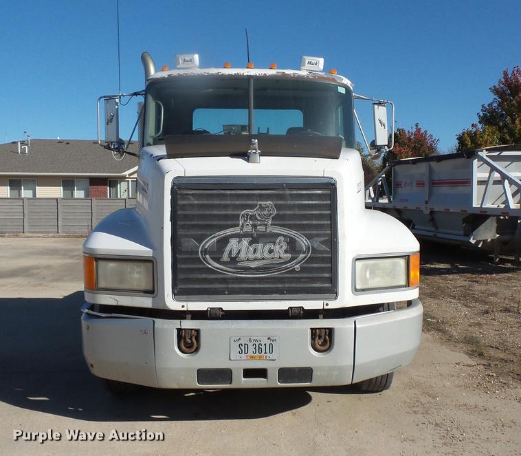 image for item DB8082 2001 Mack CH613 semi truck