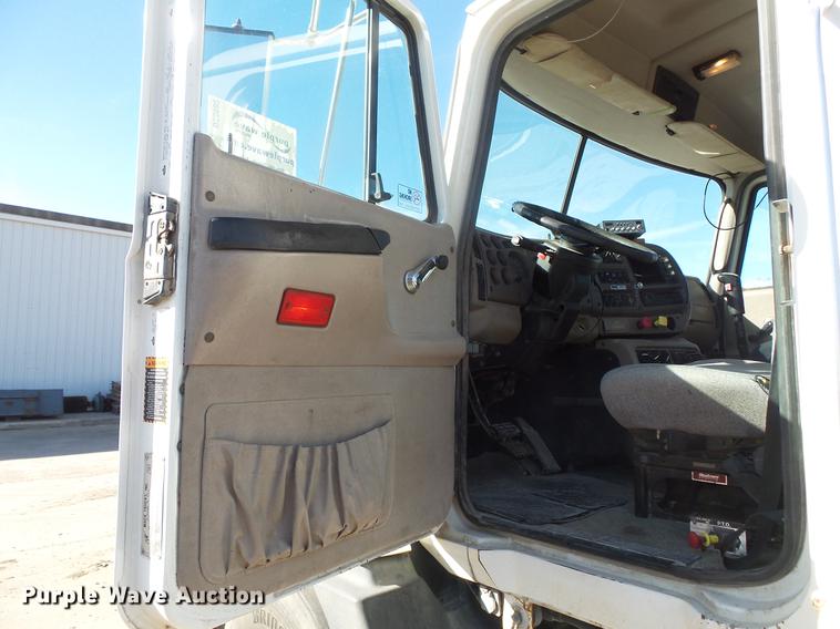 image for item DB8082 2001 Mack CH613 semi truck