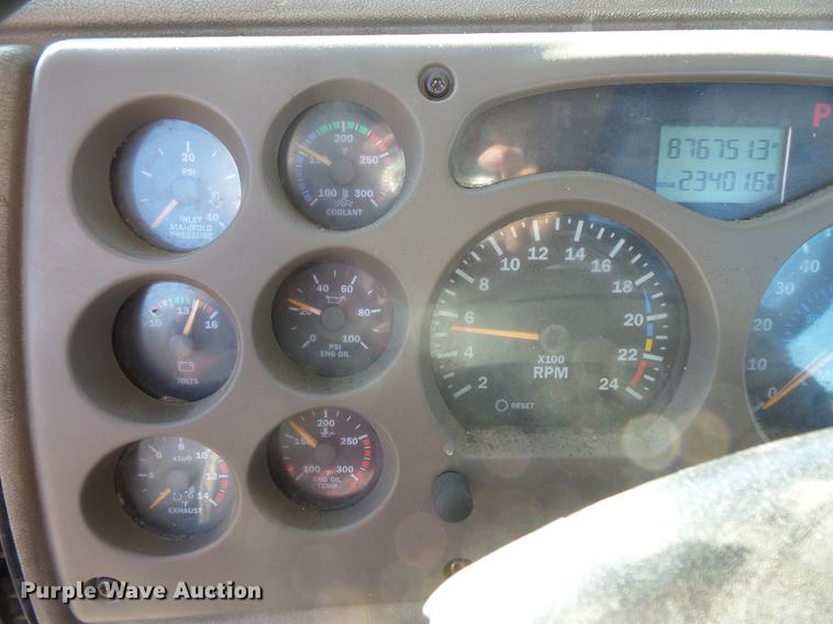 image for item DB8082 2001 Mack CH613 semi truck