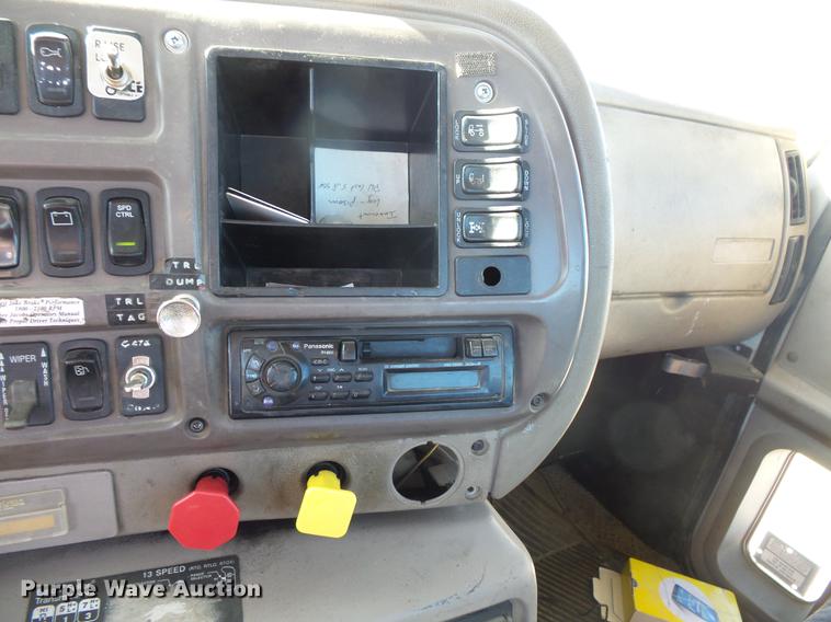 image for item DB8082 2001 Mack CH613 semi truck