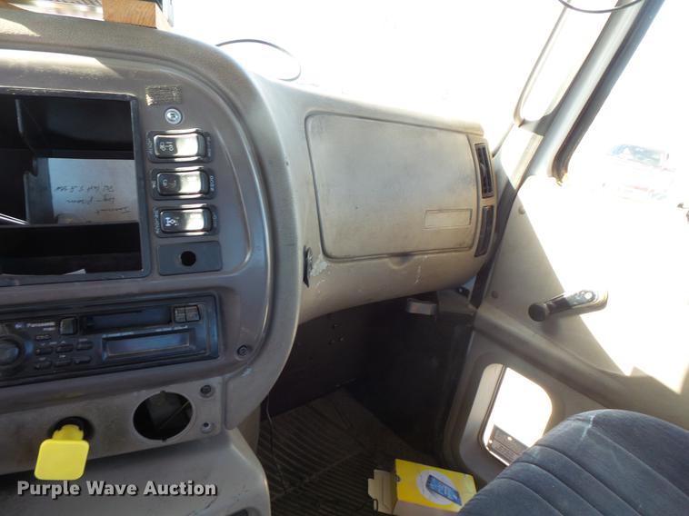 image for item DB8082 2001 Mack CH613 semi truck