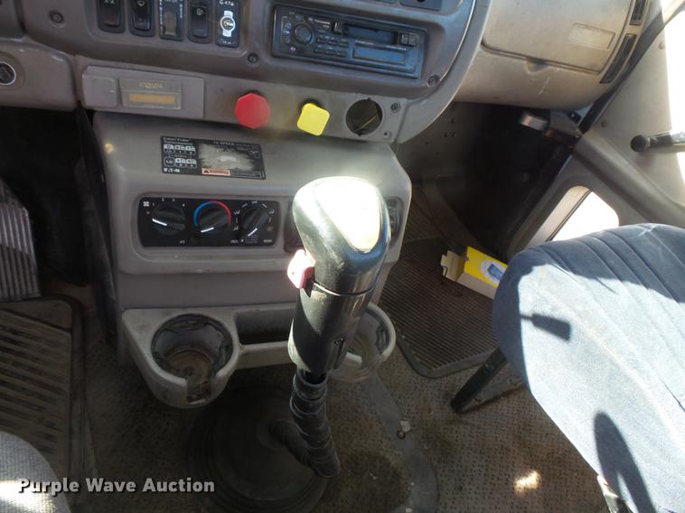 image for item DB8082 2001 Mack CH613 semi truck