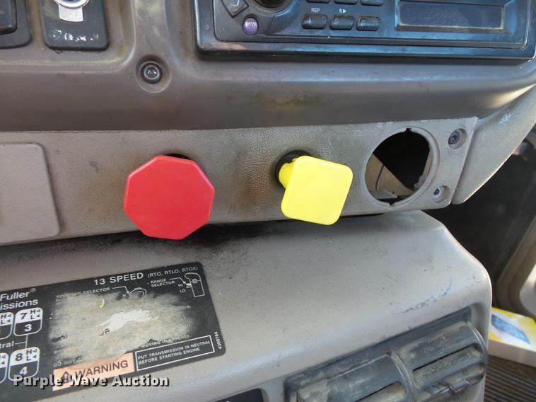 image for item DB8082 2001 Mack CH613 semi truck