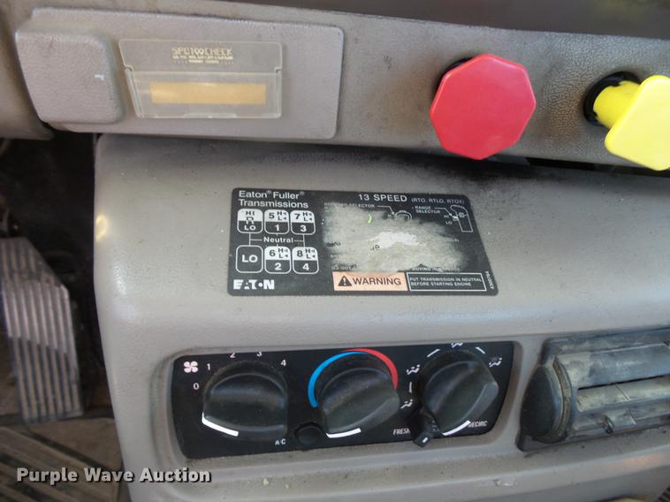 image for item DB8082 2001 Mack CH613 semi truck