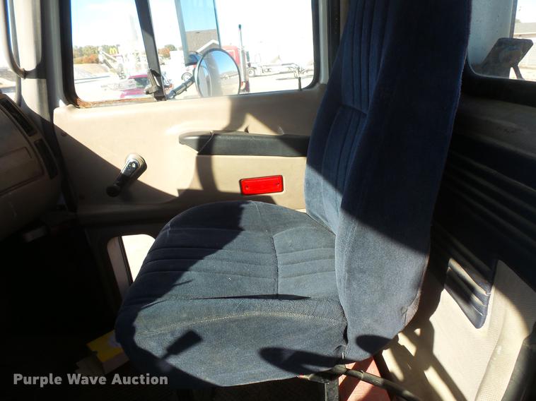 image for item DB8082 2001 Mack CH613 semi truck