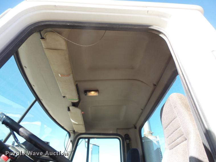 image for item DB8082 2001 Mack CH613 semi truck