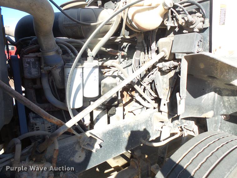 image for item DB8082 2001 Mack CH613 semi truck