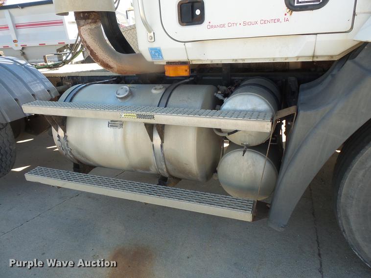 image for item DB8082 2001 Mack CH613 semi truck