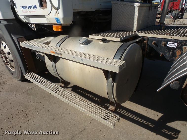 image for item DB8082 2001 Mack CH613 semi truck