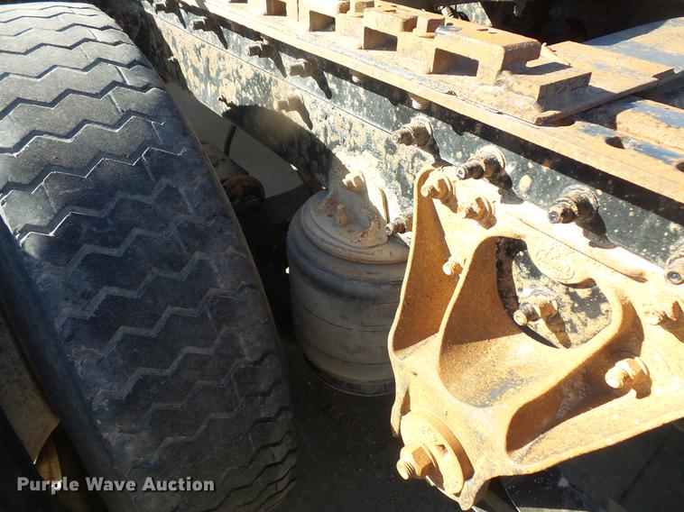 image for item DB8082 2001 Mack CH613 semi truck