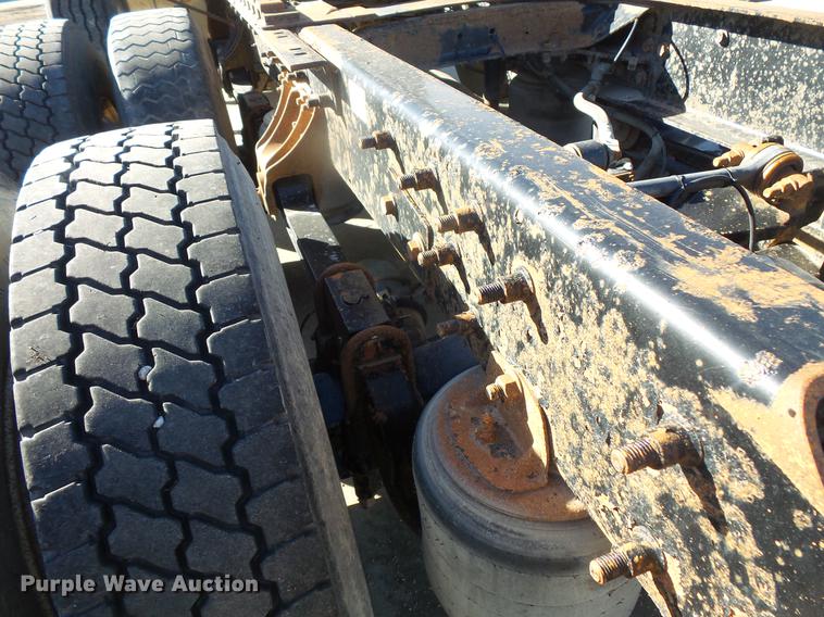 image for item DB8082 2001 Mack CH613 semi truck