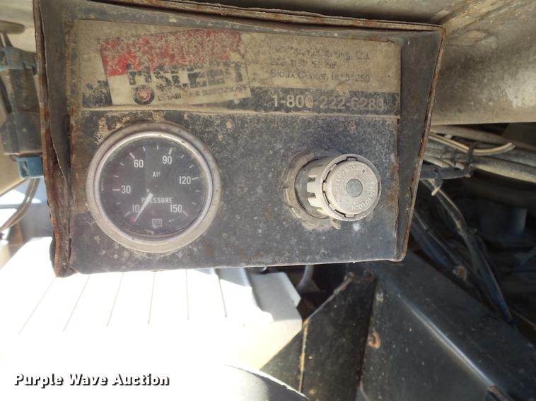 image for item DB8082 2001 Mack CH613 semi truck