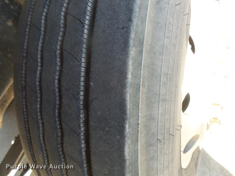 image for item DB8082 2001 Mack CH613 semi truck