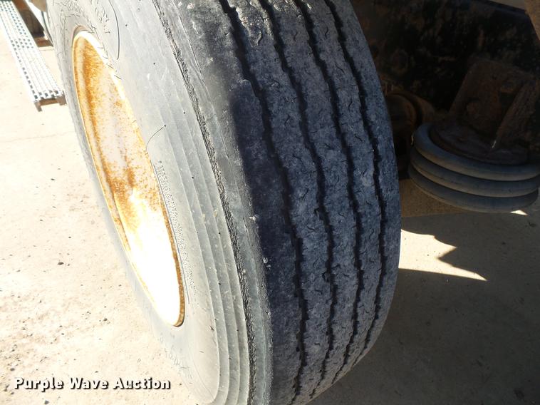 image for item DB8082 2001 Mack CH613 semi truck