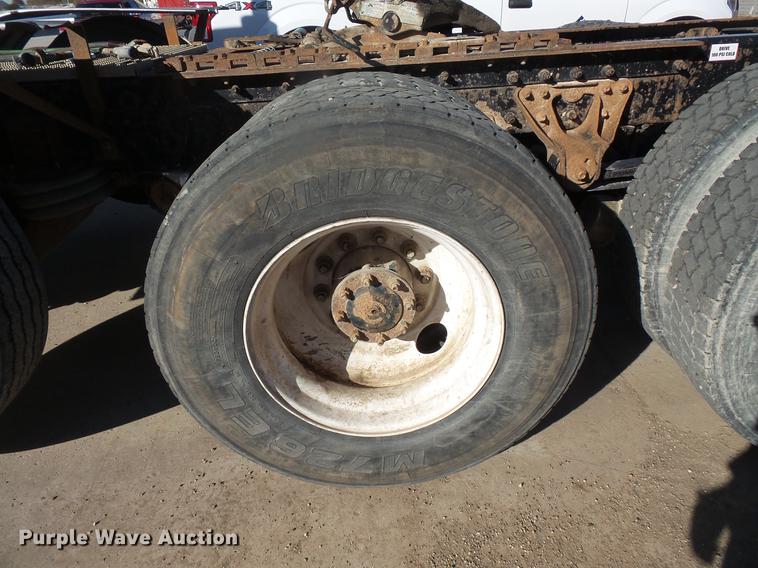 image for item DB8082 2001 Mack CH613 semi truck