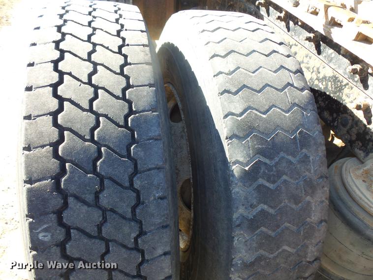 image for item DB8082 2001 Mack CH613 semi truck