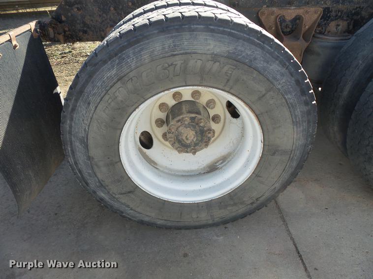 image for item DB8082 2001 Mack CH613 semi truck