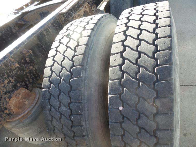 image for item DB8082 2001 Mack CH613 semi truck