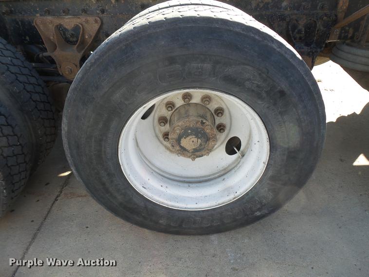 image for item DB8082 2001 Mack CH613 semi truck