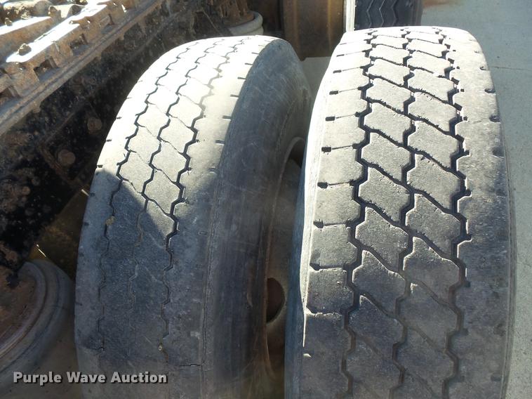 image for item DB8082 2001 Mack CH613 semi truck