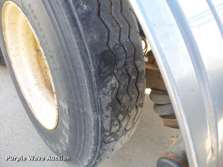 image for item DB8082 2001 Mack CH613 semi truck