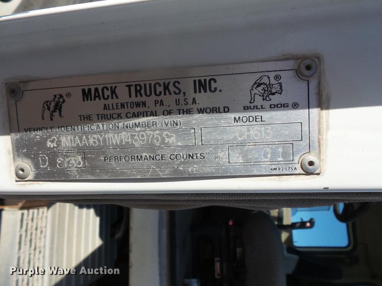 image for item DB8082 2001 Mack CH613 semi truck