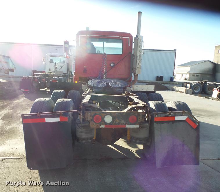 image for item DB8083 2001 Mack CH613 semi truck