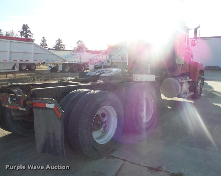 image for item DB8083 2001 Mack CH613 semi truck