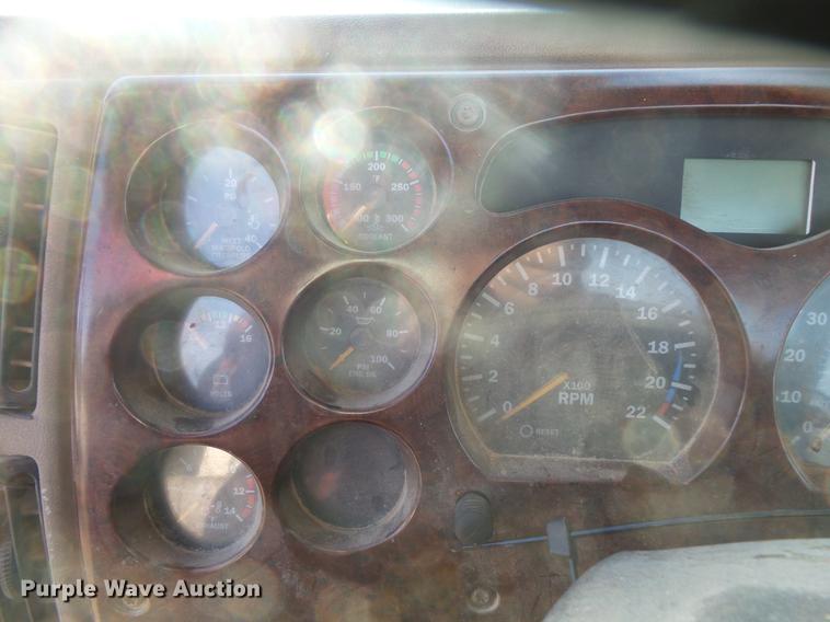 image for item DB8083 2001 Mack CH613 semi truck