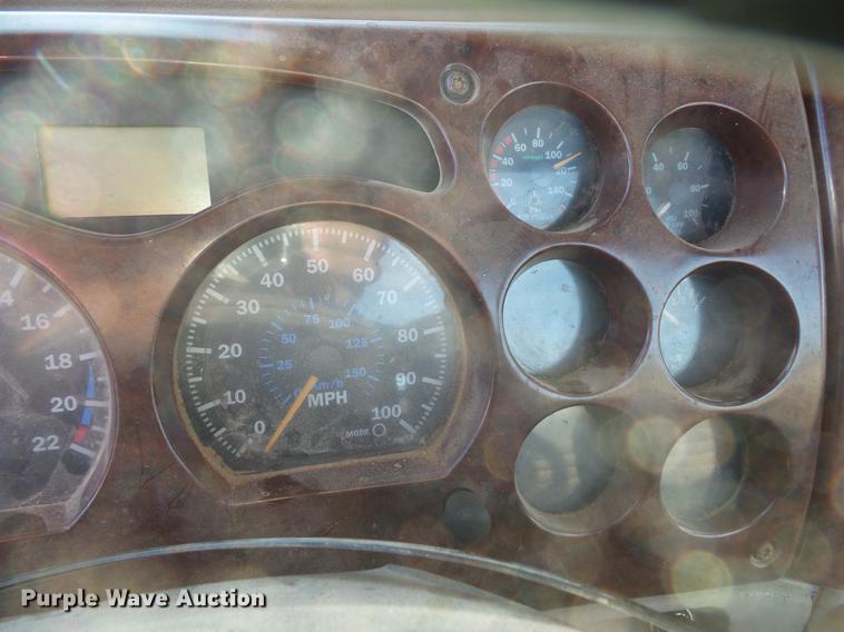 image for item DB8083 2001 Mack CH613 semi truck