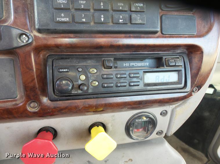 image for item DB8083 2001 Mack CH613 semi truck