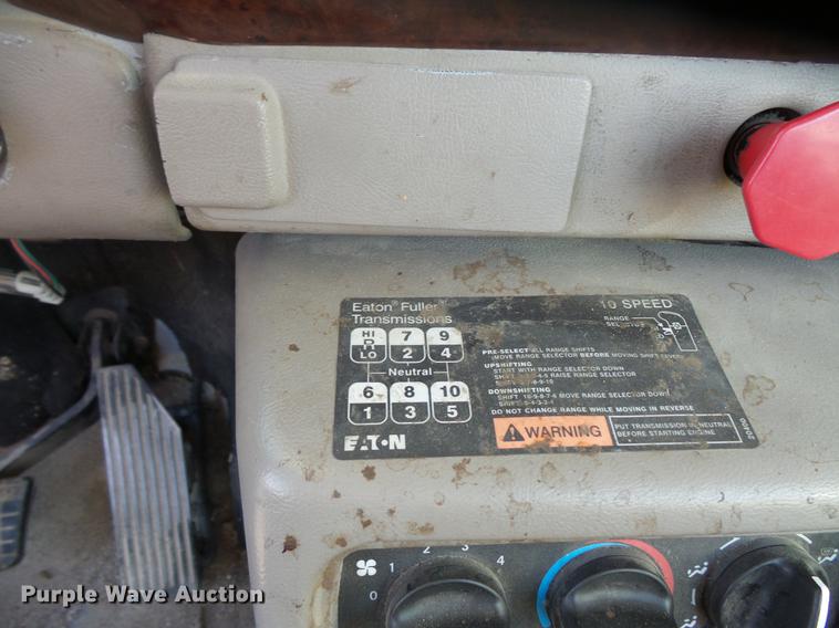 image for item DB8083 2001 Mack CH613 semi truck