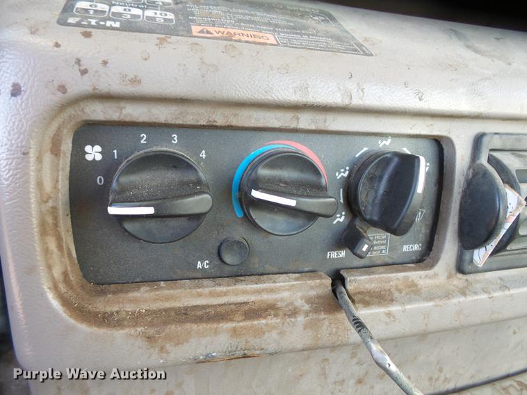 image for item DB8083 2001 Mack CH613 semi truck