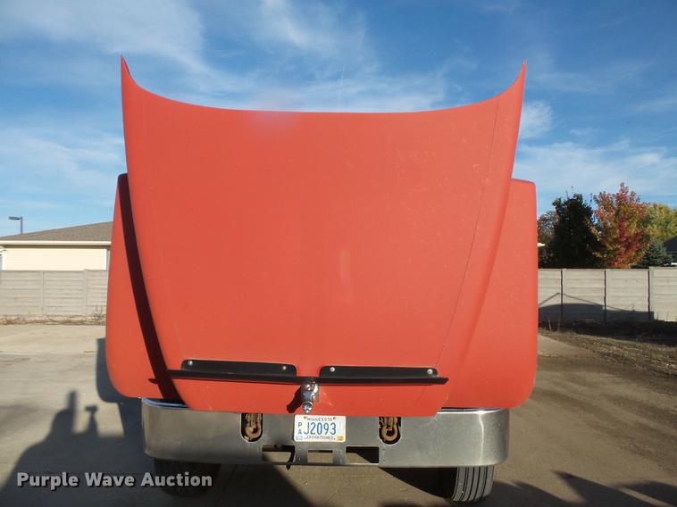 image for item DB8083 2001 Mack CH613 semi truck